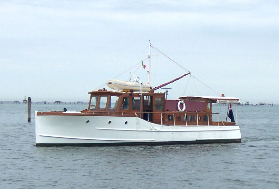 Classic Motor Yacht Papoose Wooden Gentleman S Cruiser A Real Traditional American Boat Beauty